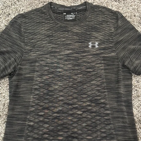 Under Armour Charcoal and Black Textured Tee - Picture 1 of 3